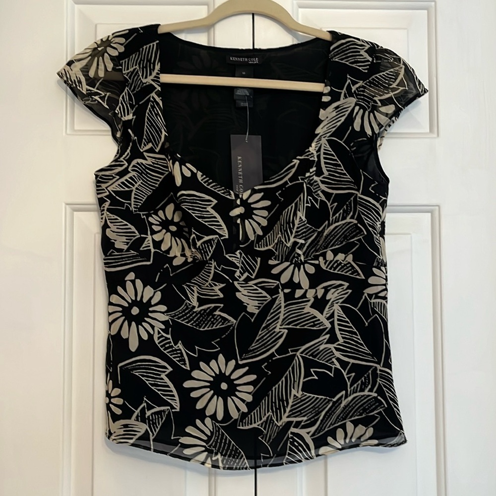Kenneth Cole New York Fitted, Flutter Sleeve, Floral Print Blouse
